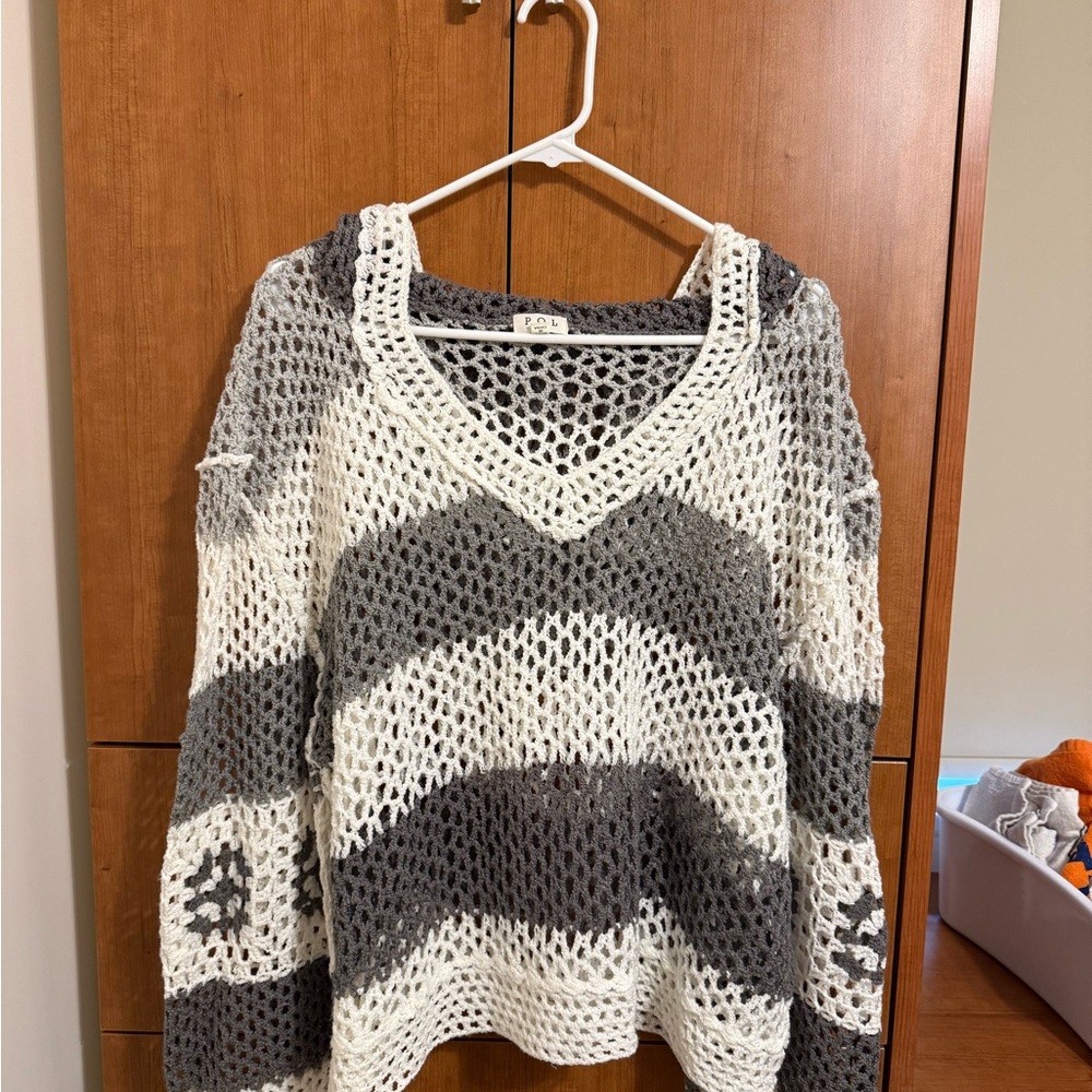 POL V-Neck Sweater - Gray and Cream